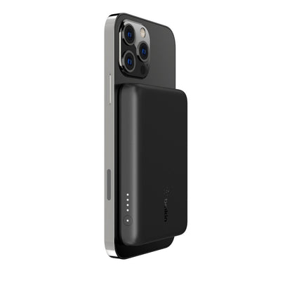 BPD002btBK BoostCharge Magnetic Portable 5W 3000 mAh Wireless Charger Black