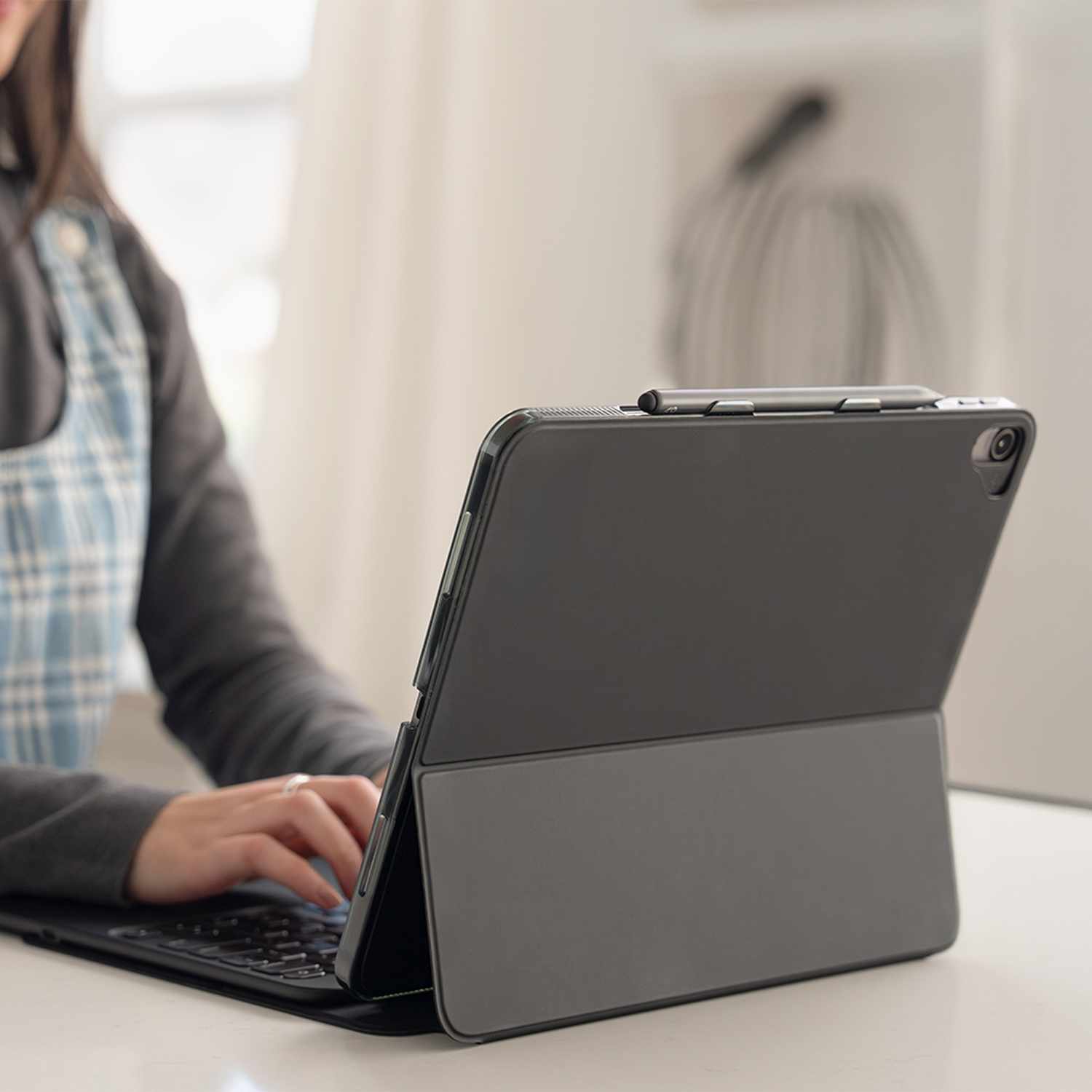 ZAGG Pro Keys 2 Keyboard Case Black for iPad Pro 13 2024 (7th Gen)